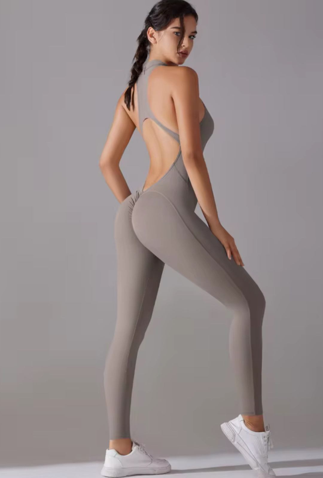 MONO BEATRIZ DE ESPALDA DESCUBIERTA™