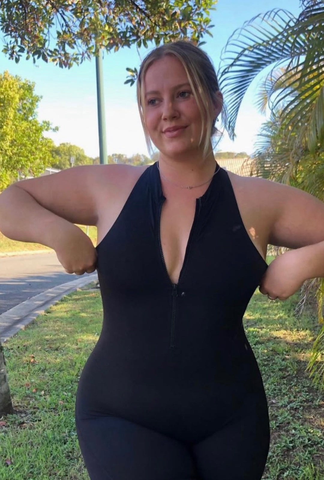 MONO BEATRIZ DE ESPALDA DESCUBIERTA™